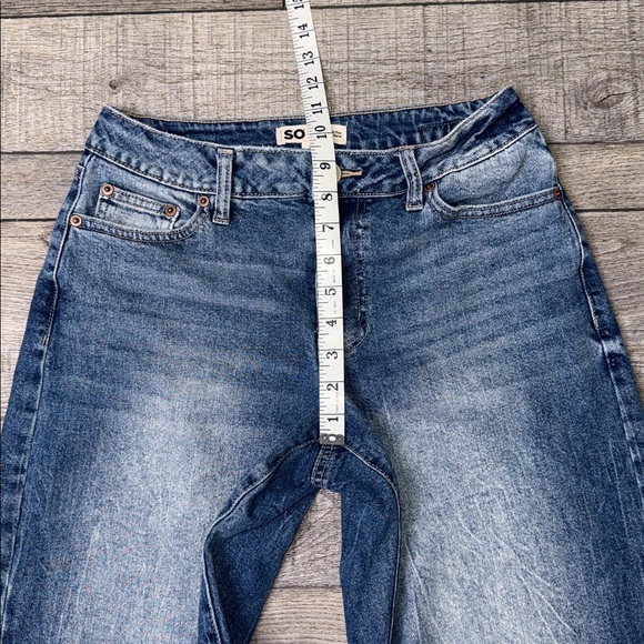 SO Women's Blue Mid-Rise Barrel Jeans - Picture 8 of 11